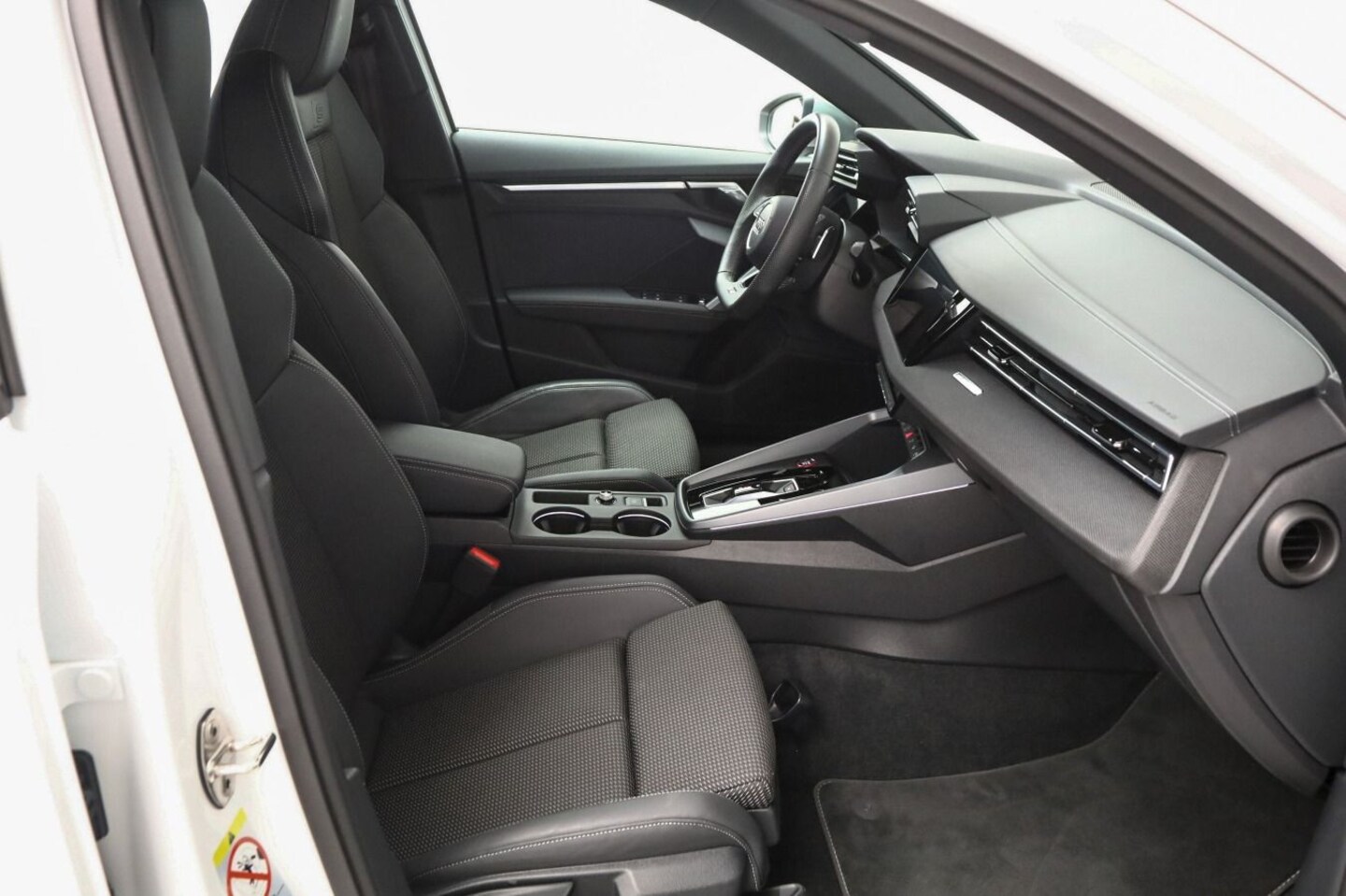 Bild über Audi S3 Sportback TFSI quattro S tronic - für weitere Informationen kontaktieren Sie den Audi Partner