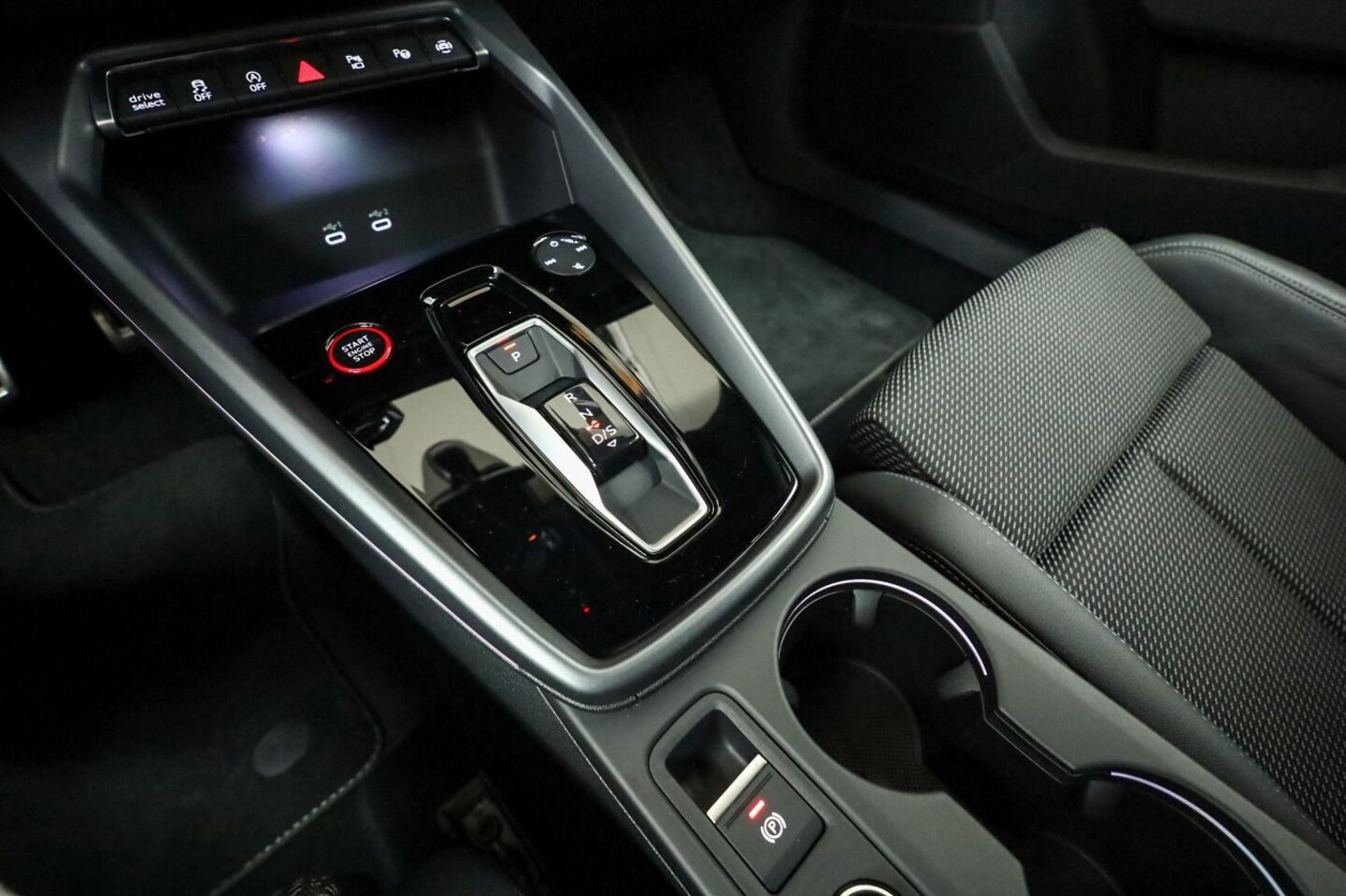 Bild über Audi S3 Sportback TFSI quattro S tronic - für weitere Informationen kontaktieren Sie den Audi Partner