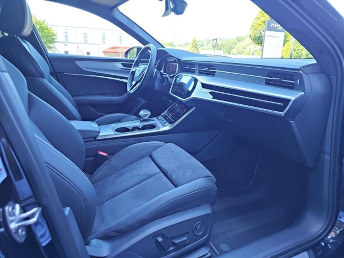Bild über Audi S6 Limousine TDI quattro tiptronic - für weitere Informationen kontaktieren Sie den Audi Partner