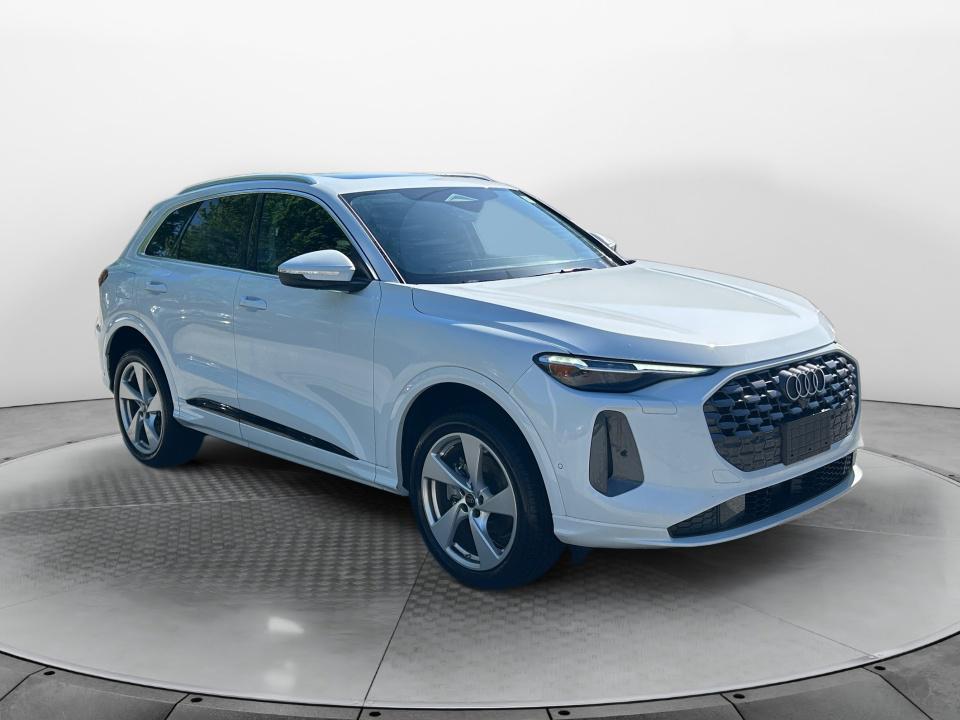 2025 Audi Q5 40 Premium Plus's photo