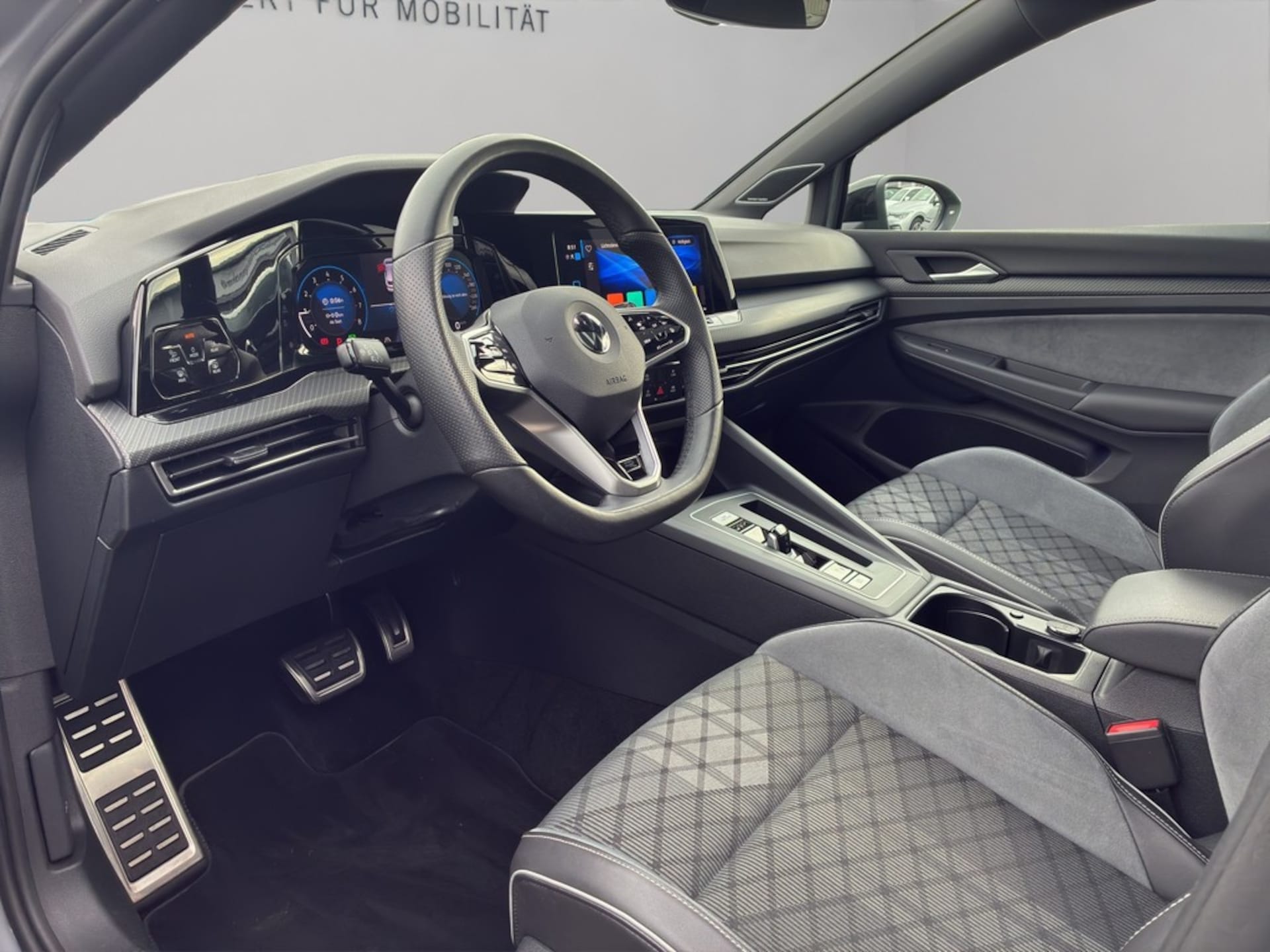 Volkswagen Golf R-Line