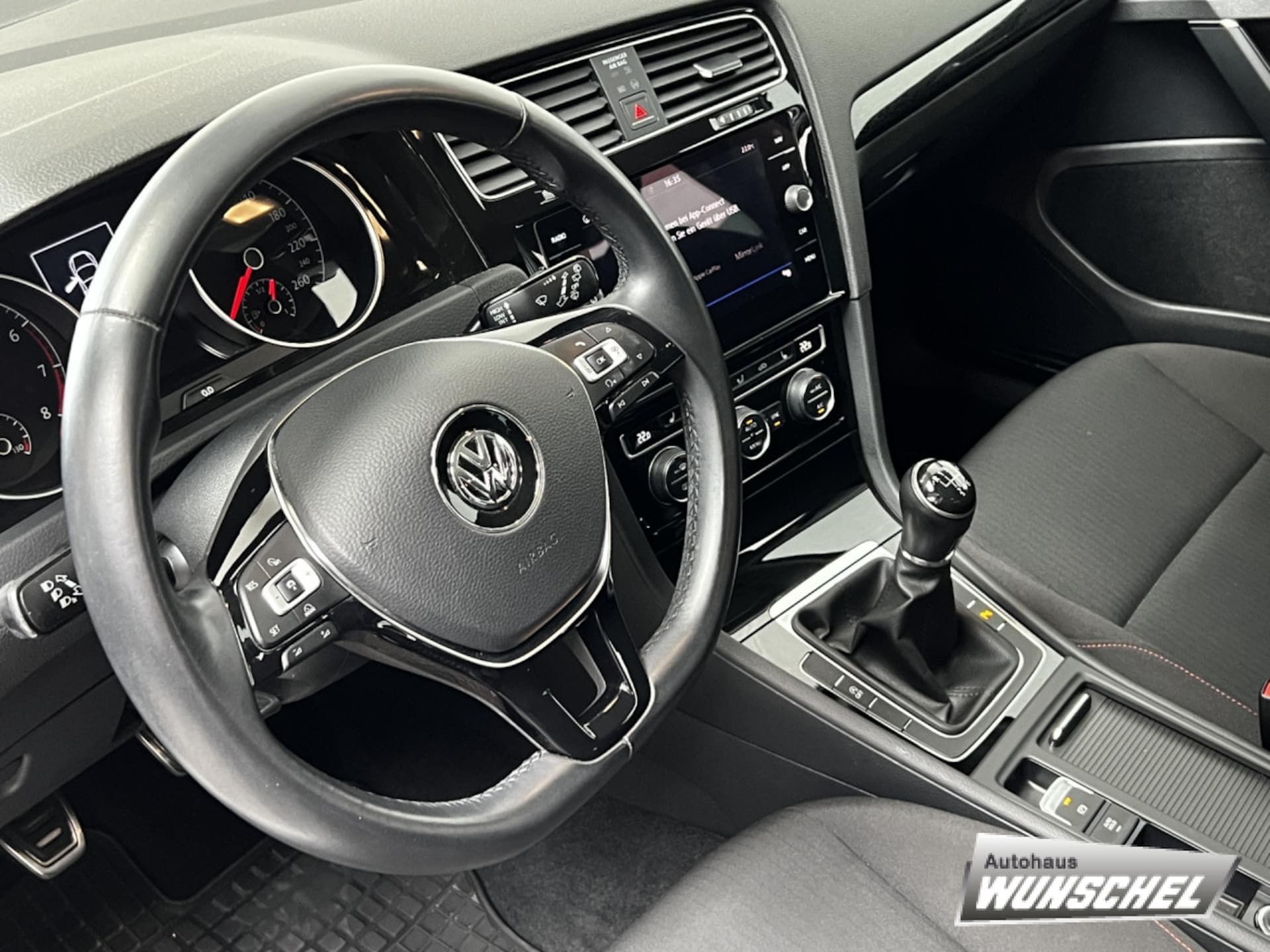 Volkswagen Golf SOUND