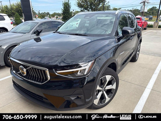 Photo of 2023 Volvo XC40