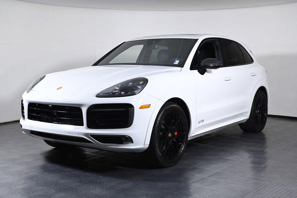 2023 Porsche Cayenne GTS's photo