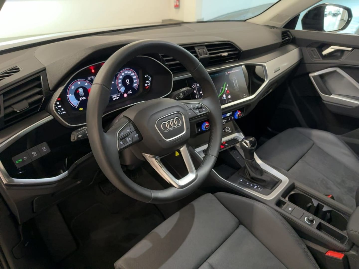 Bild über Audi Q3 S line 40 TDI quattro S tronic - für weitere Informationen kontaktieren Sie den Audi Partner