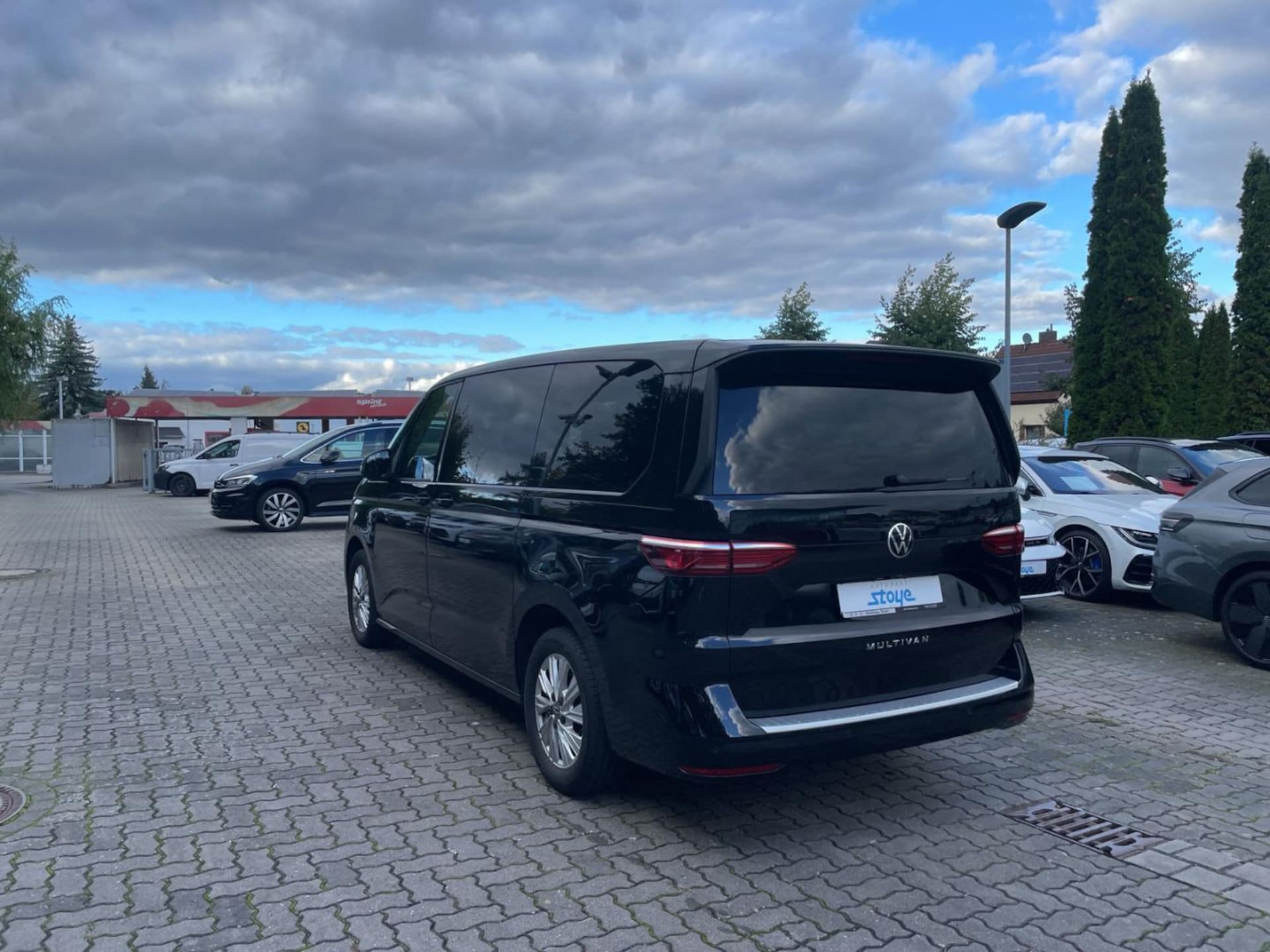 Volkswagen Multivan Langversion Basis-Modell