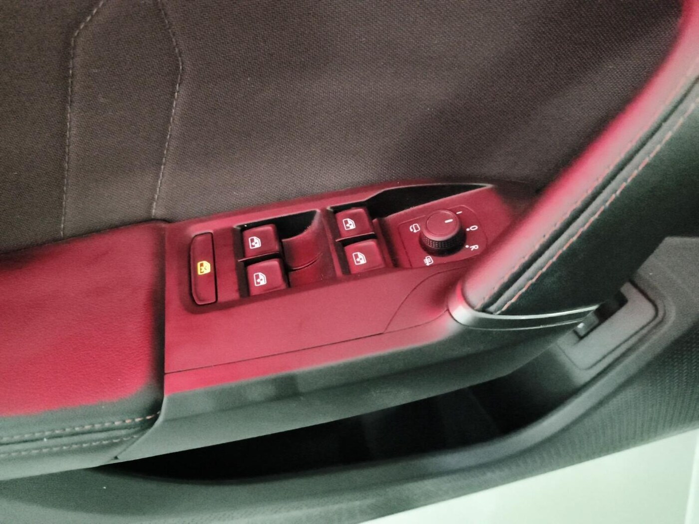 CUPRA Leon Sportstourer 1.5 eTSI DSG 110 kW (150 CV) — photo 19
