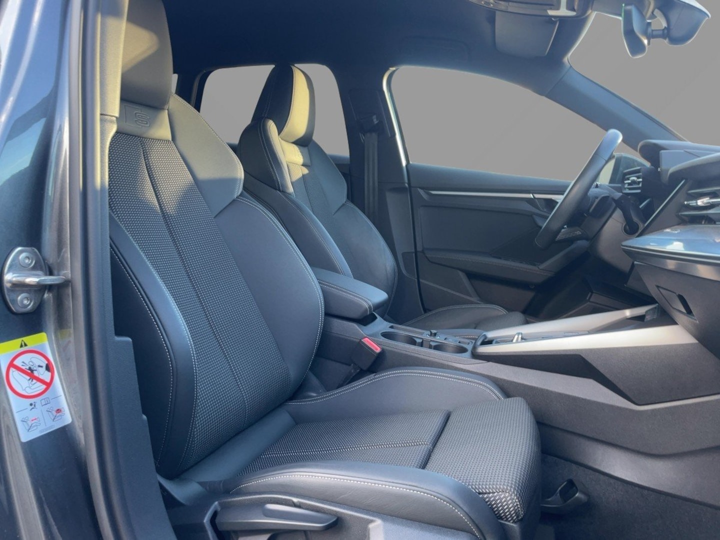 Bild über Audi A3 Sportback S line 35 TFSI S tronic - für weitere Informationen kontaktieren Sie den Audi Partner