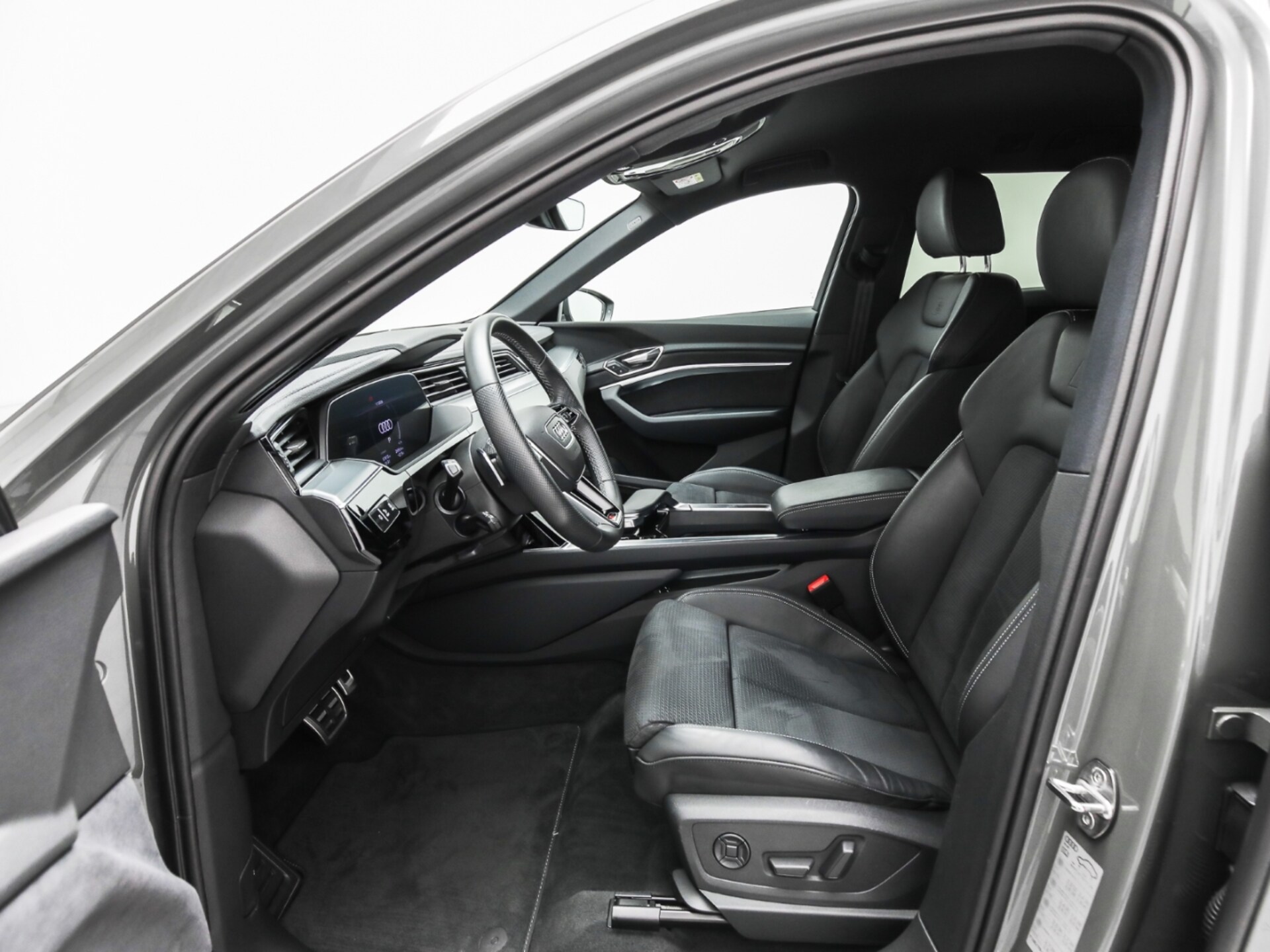Audi Q8 e-tron S line