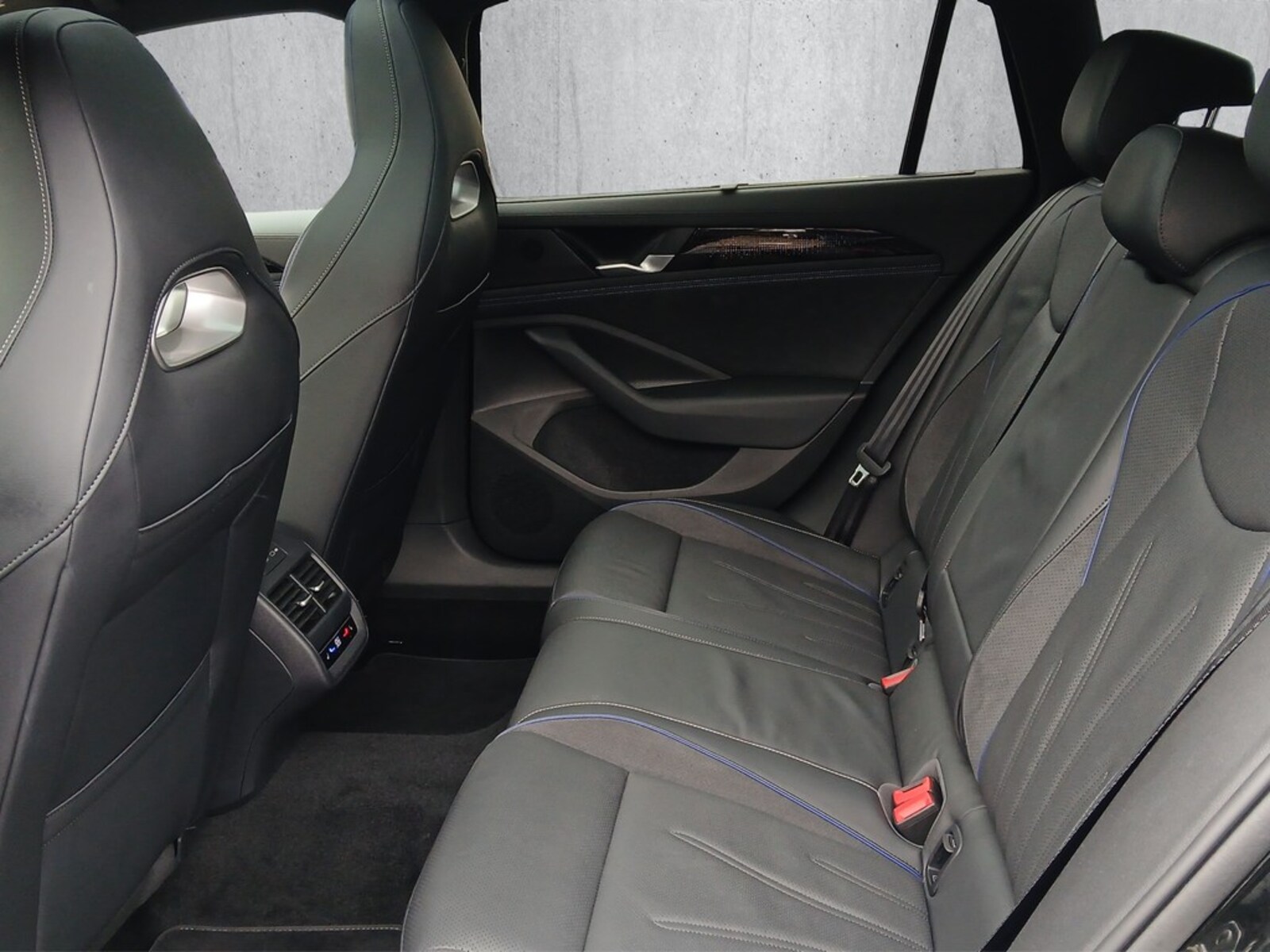 Volkswagen Passat – Bild 12