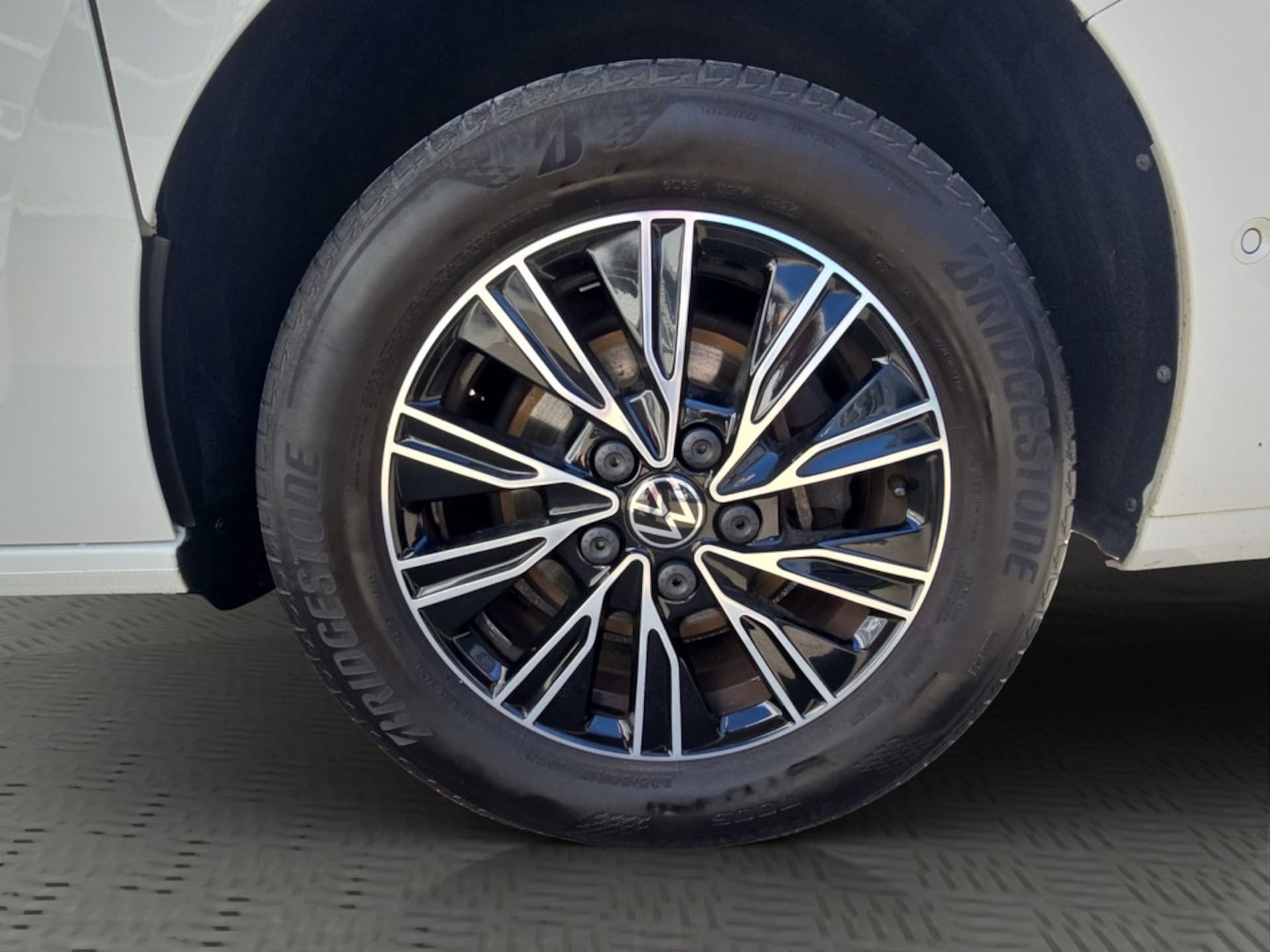 Volkswagen Multivan Langversion Basis-Modell