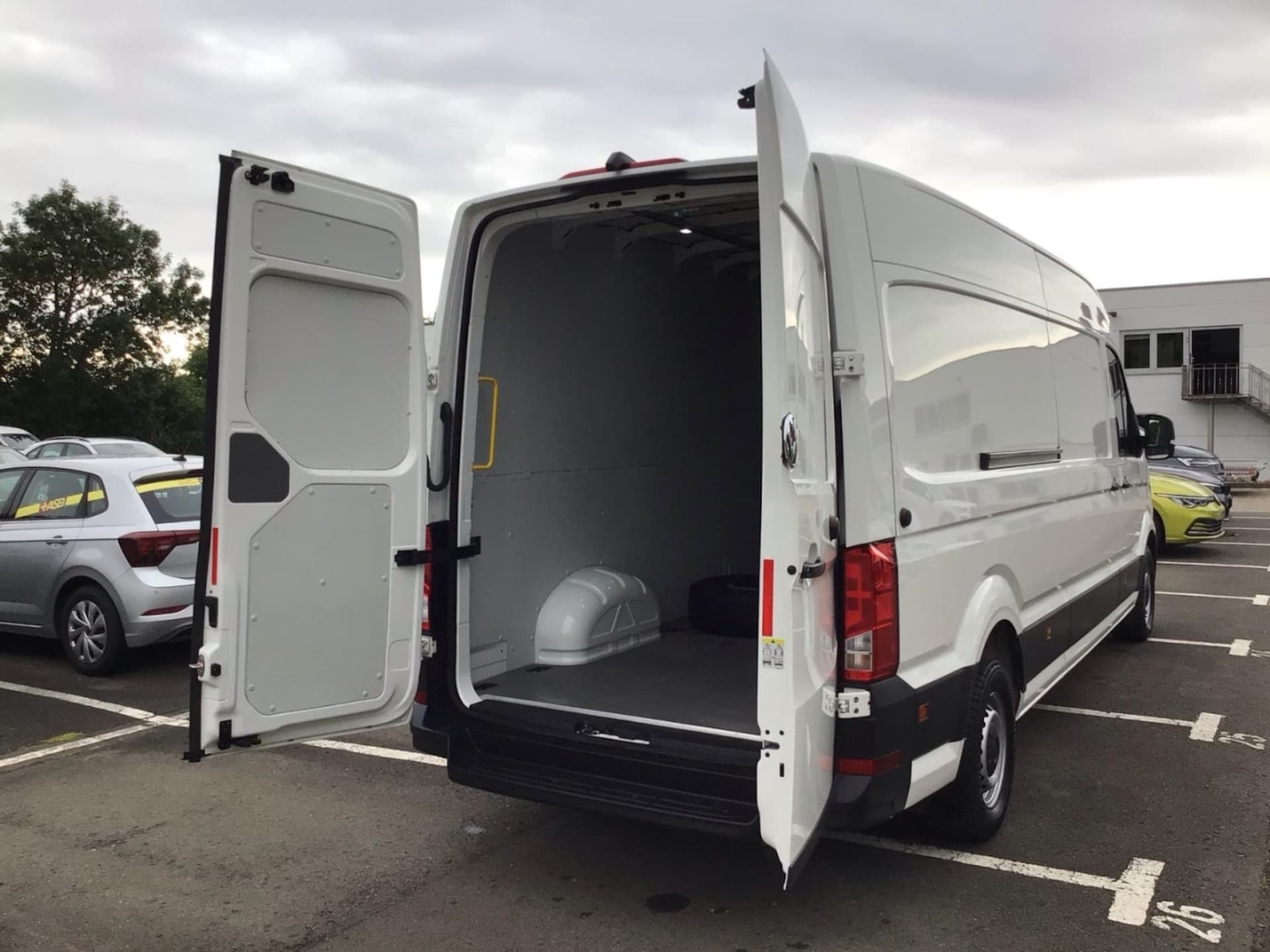 Volkswagen Crafter Kasten langer Radstand
