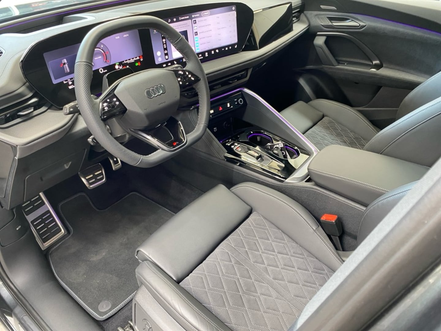 Bild über Audi Q5 SUV TDI quattro 220 kW S tronic - für weitere Informationen kontaktieren Sie den Audi Partner
