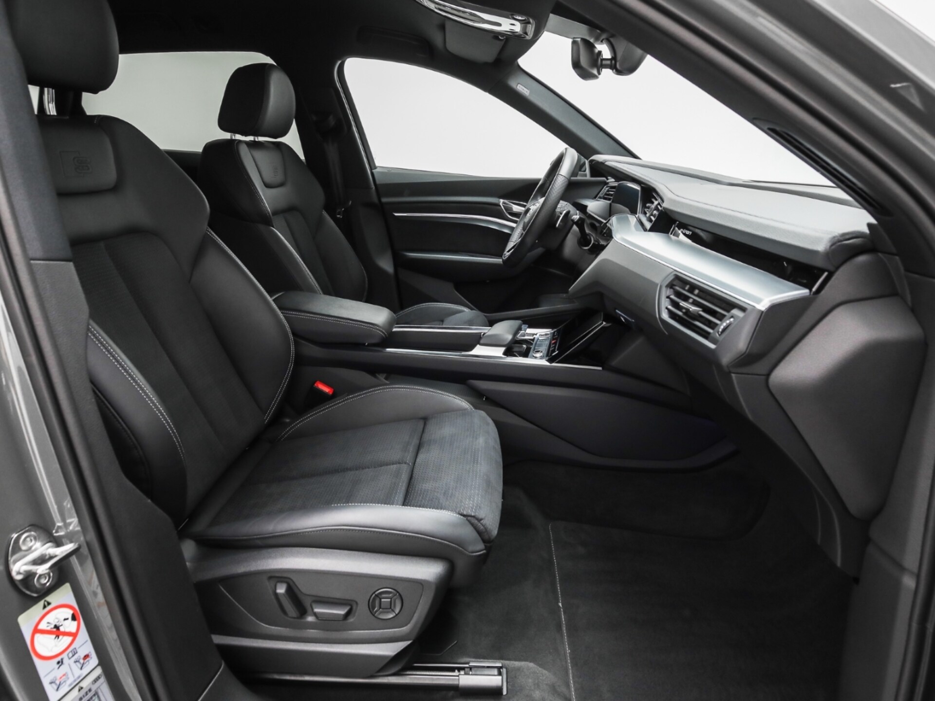 Audi Q8 e-tron S line