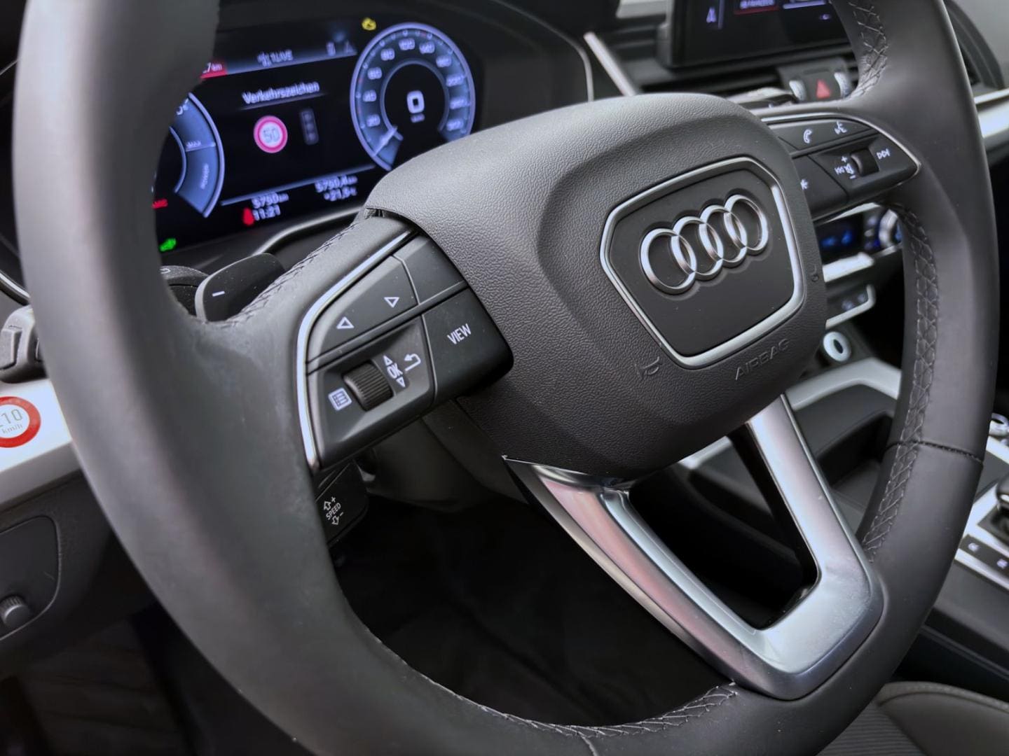Bild über Audi Q5 TFSI e S line 55 TFSI e quattro S tronic - für weitere Informationen kontaktieren Sie den Audi Partner