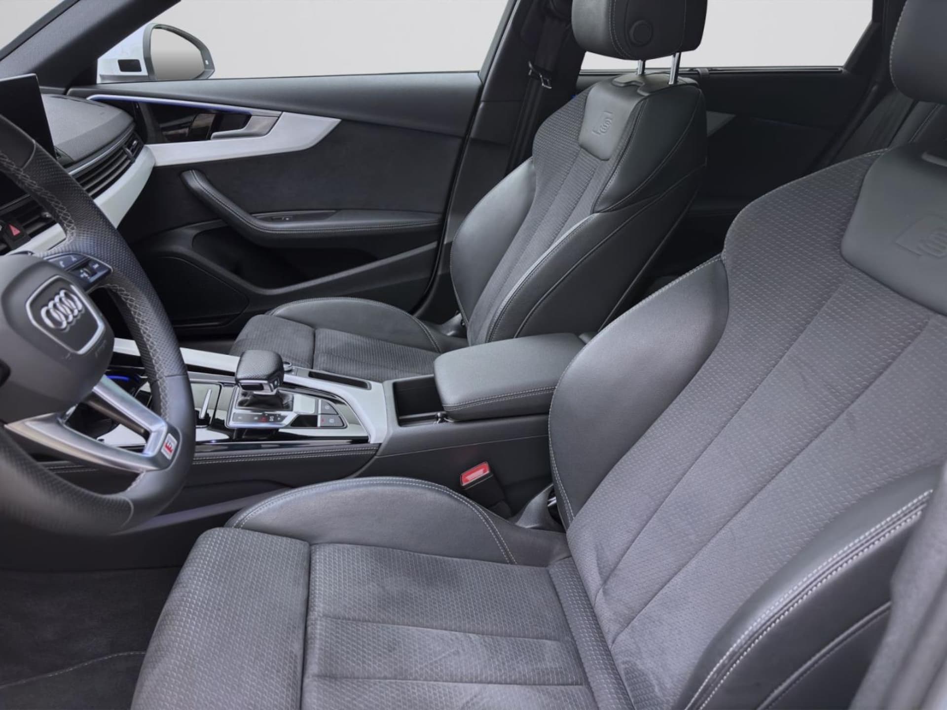 Audi A4 Avant S line