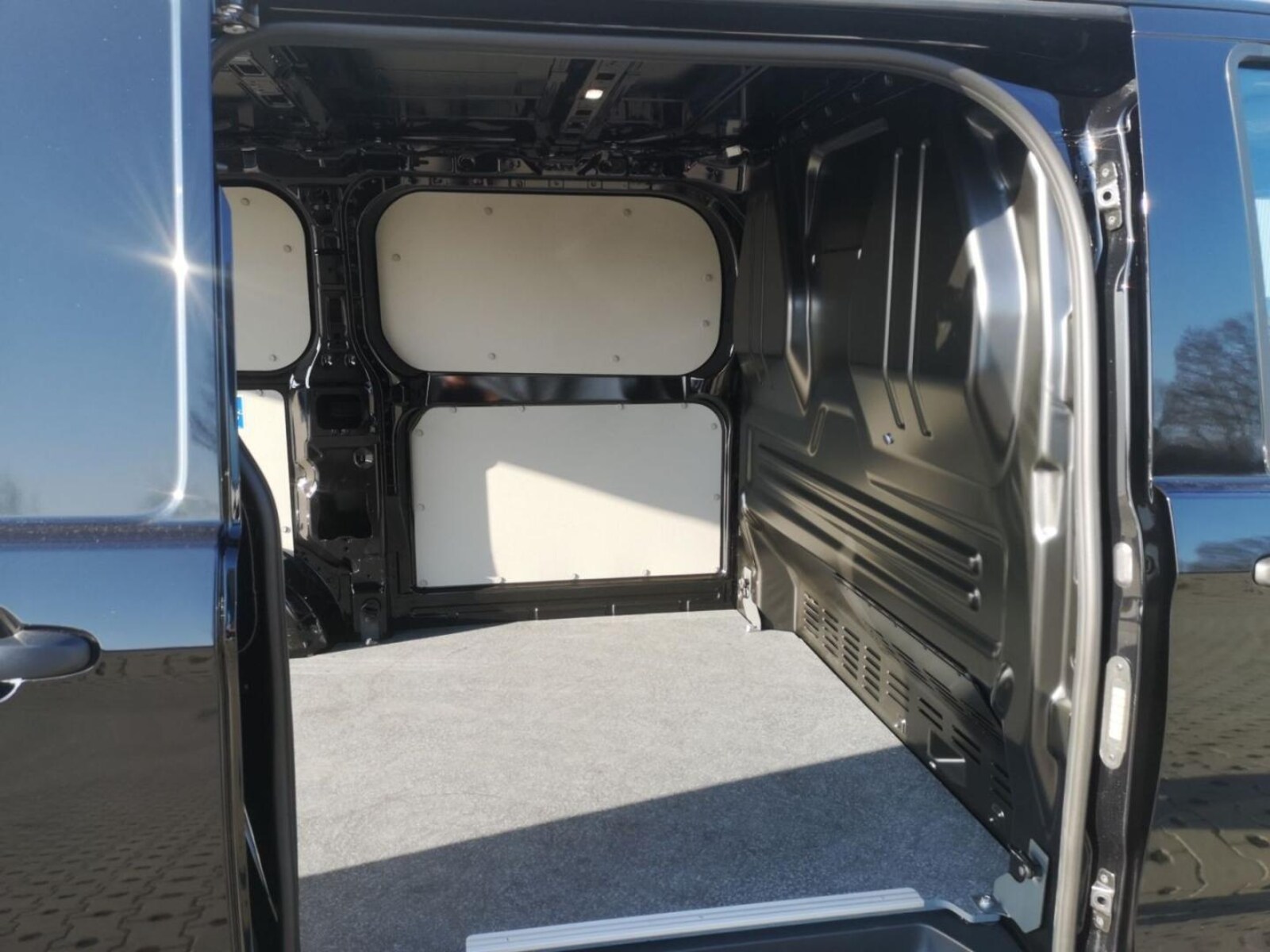Volkswagen Transporter Kasten kurzer Radstand – Bild 18
