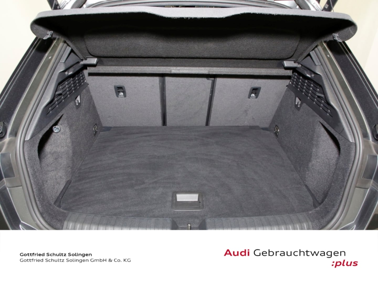 Bild über Audi RS 3 Sportback TFSI quattro S tronic - für weitere Informationen kontaktieren Sie den Audi Partner