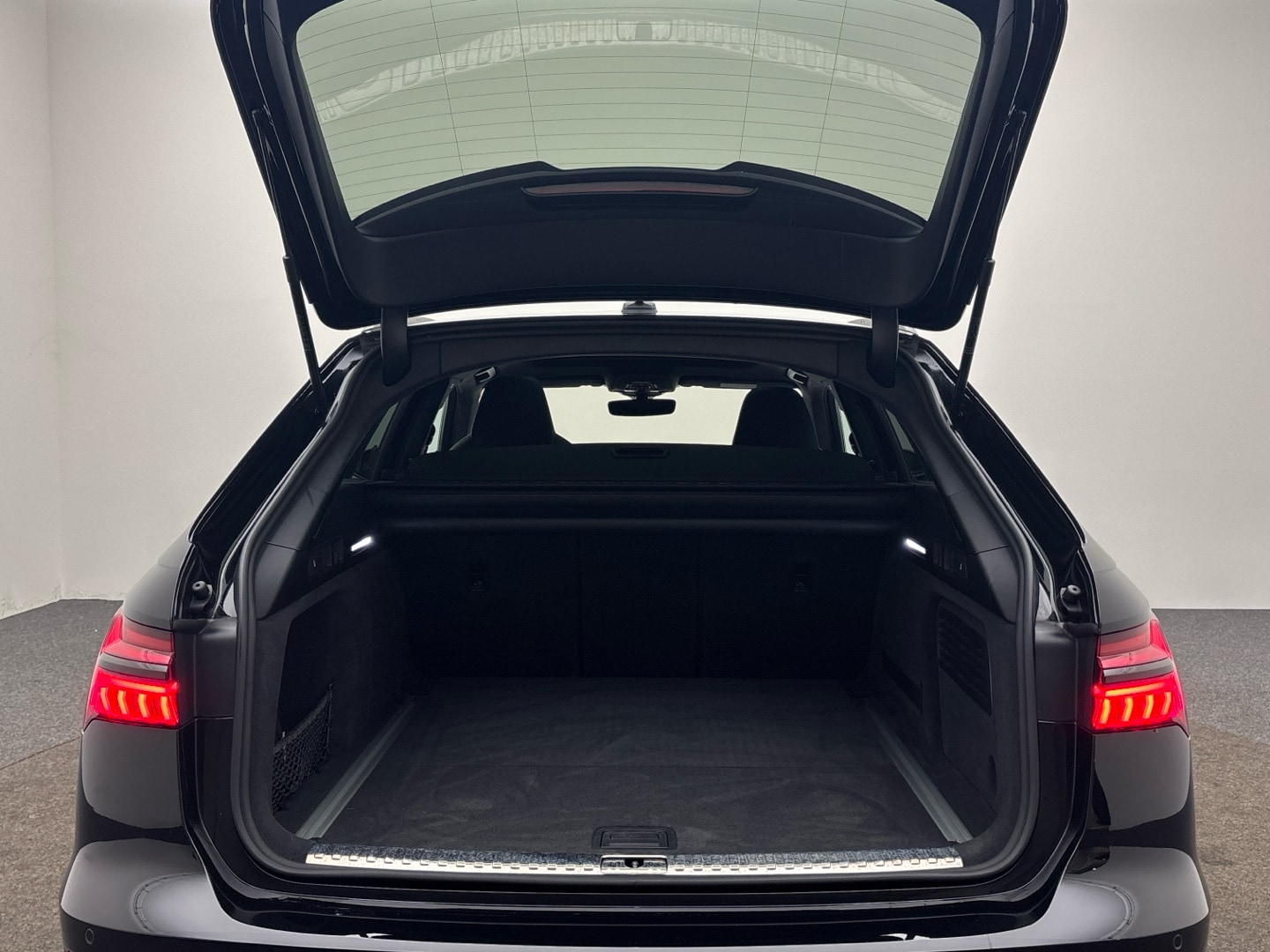 Bild über Audi S6 Avant TDI quattro tiptronic - für weitere Informationen kontaktieren Sie den Audi Partner