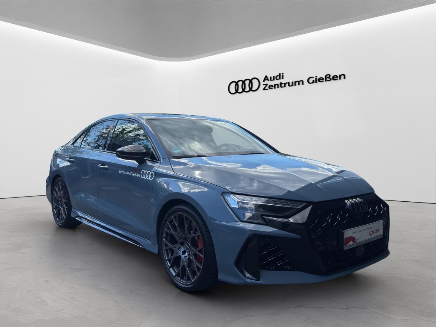 Bild über Audi RS 3 Limousine TFSI quattro 294 kW S tronic - für weitere Informationen kontaktieren Sie den Audi Partner