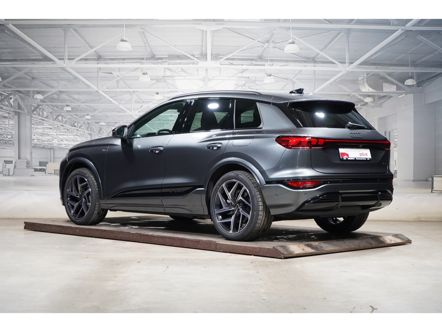 Bild über Audi Q6 SUV e-tron S line business e-tron quattro 315 kW - für weitere Informationen kontaktieren Sie den Audi Partner