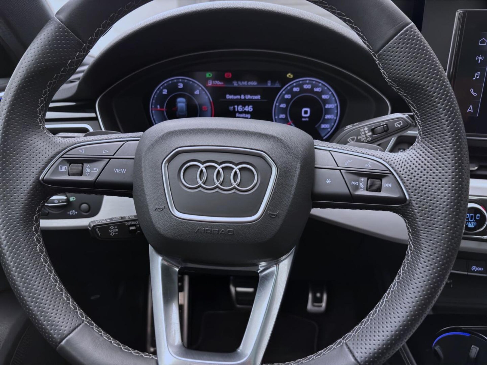 Audi A4 Avant S line
