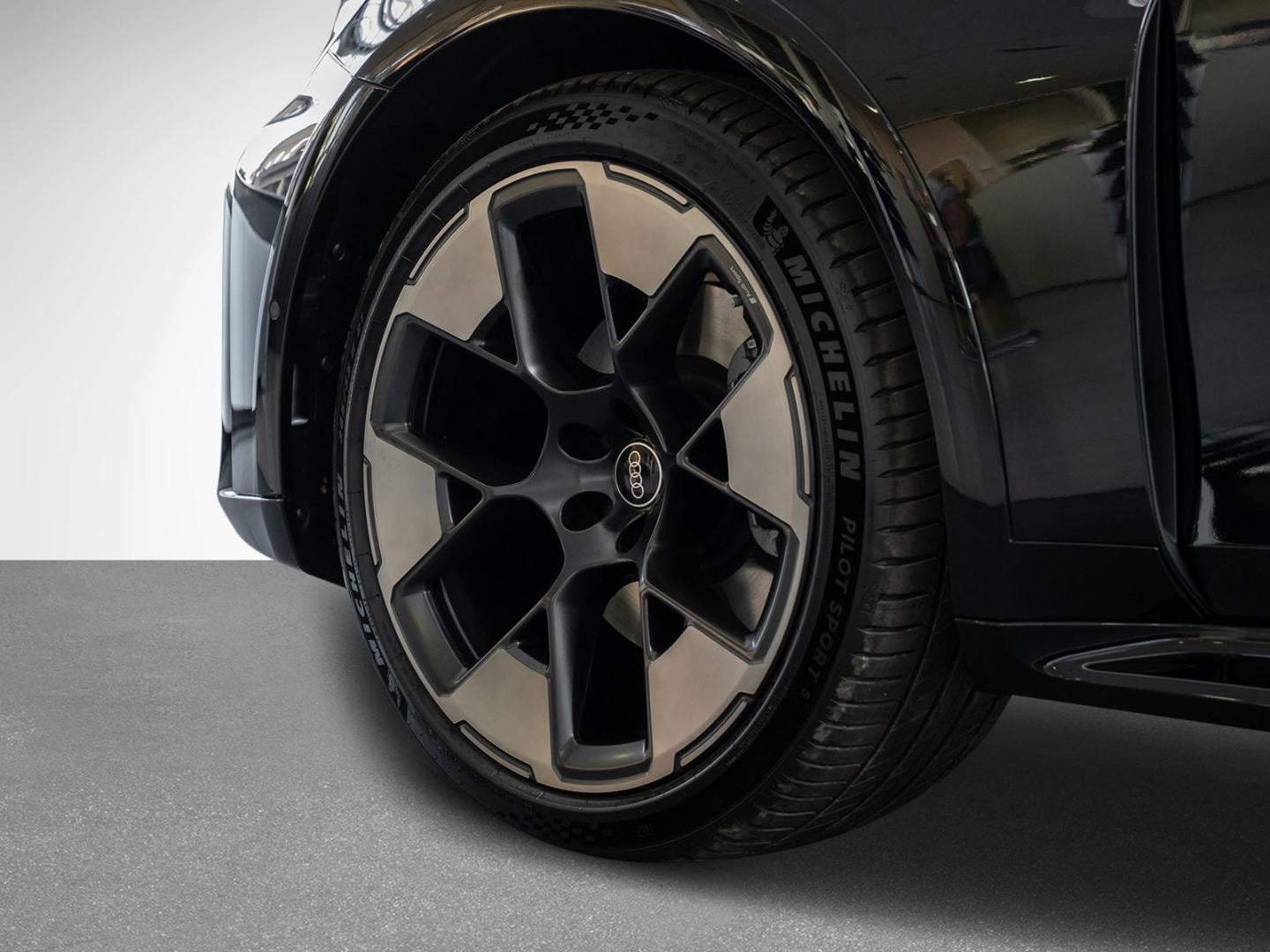 Bild über Audi A6 allroad TDI quattro 220 kW S tronic - für weitere Informationen kontaktieren Sie den Audi Partner