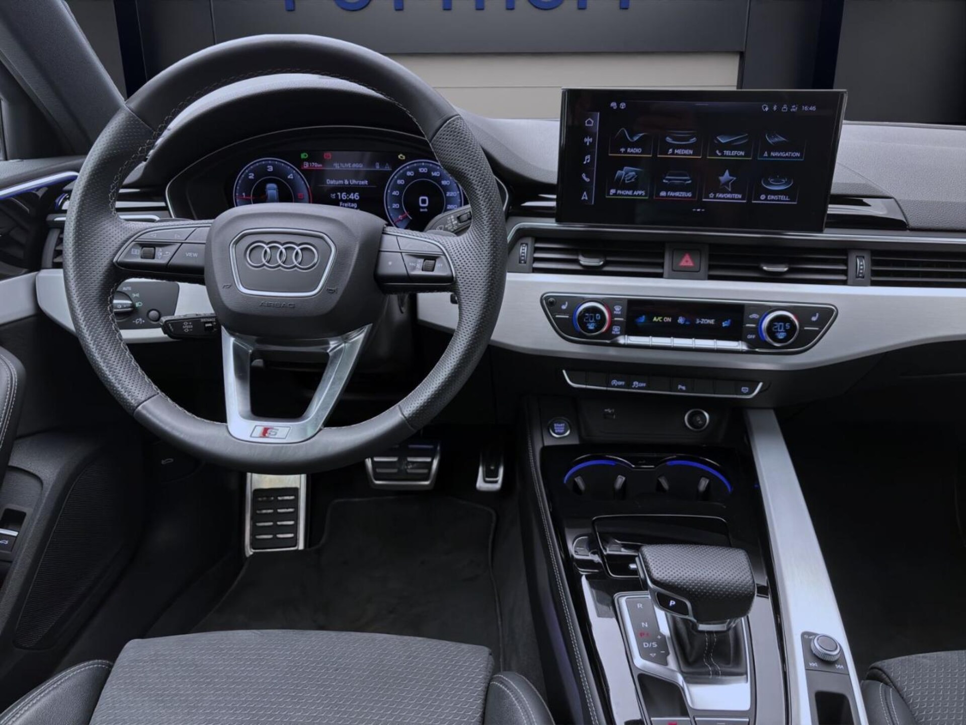 Audi A4 Avant S line