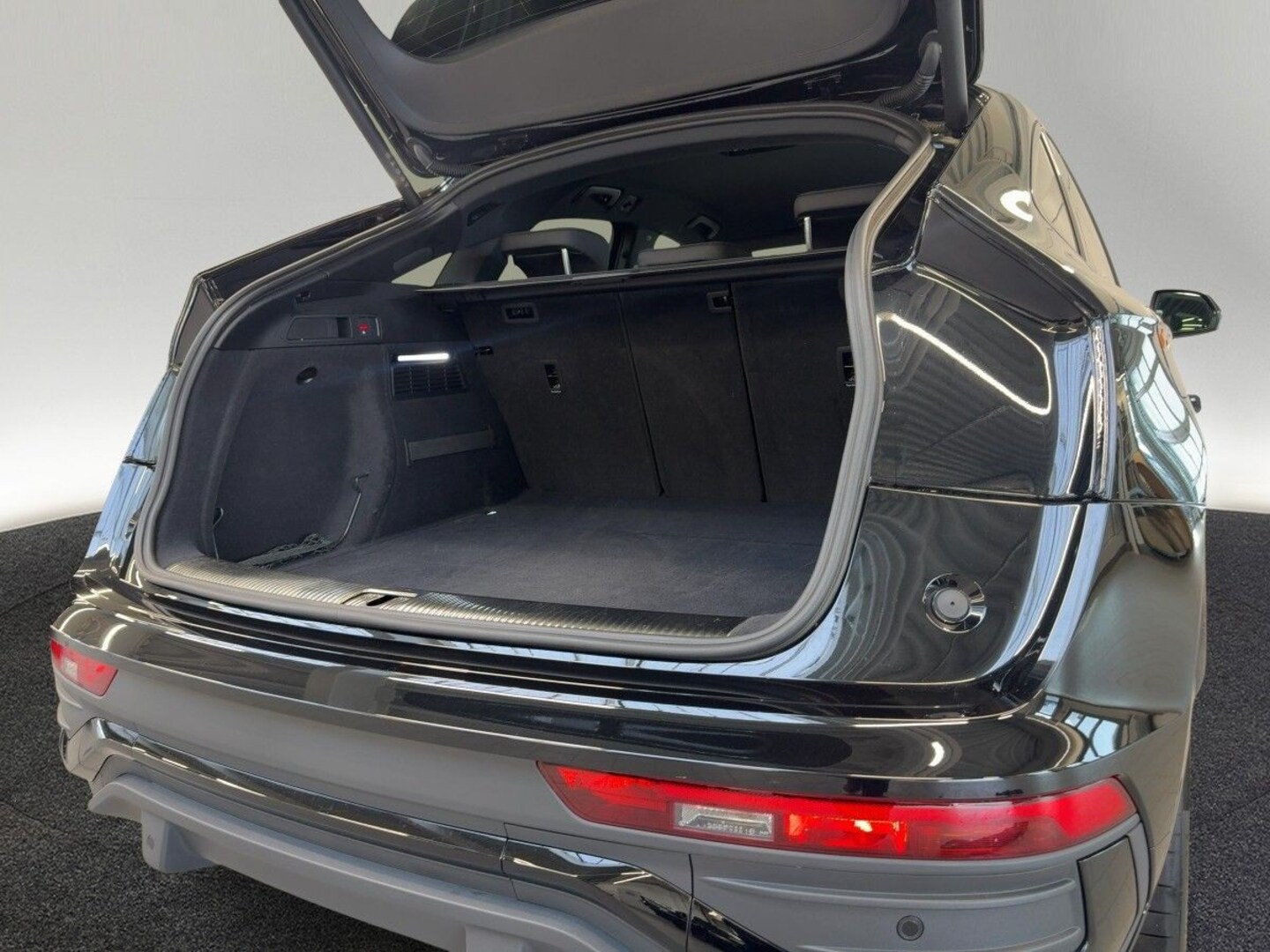 Bild über Audi Q5 Sportback 40 TDI quattro S tronic - für weitere Informationen kontaktieren Sie den Audi Partner