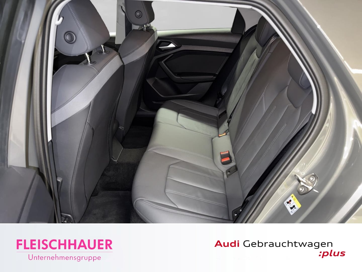 Bild über Audi A1 Sportback S line 30 TFSI S tronic - für weitere Informationen kontaktieren Sie den Audi Partner