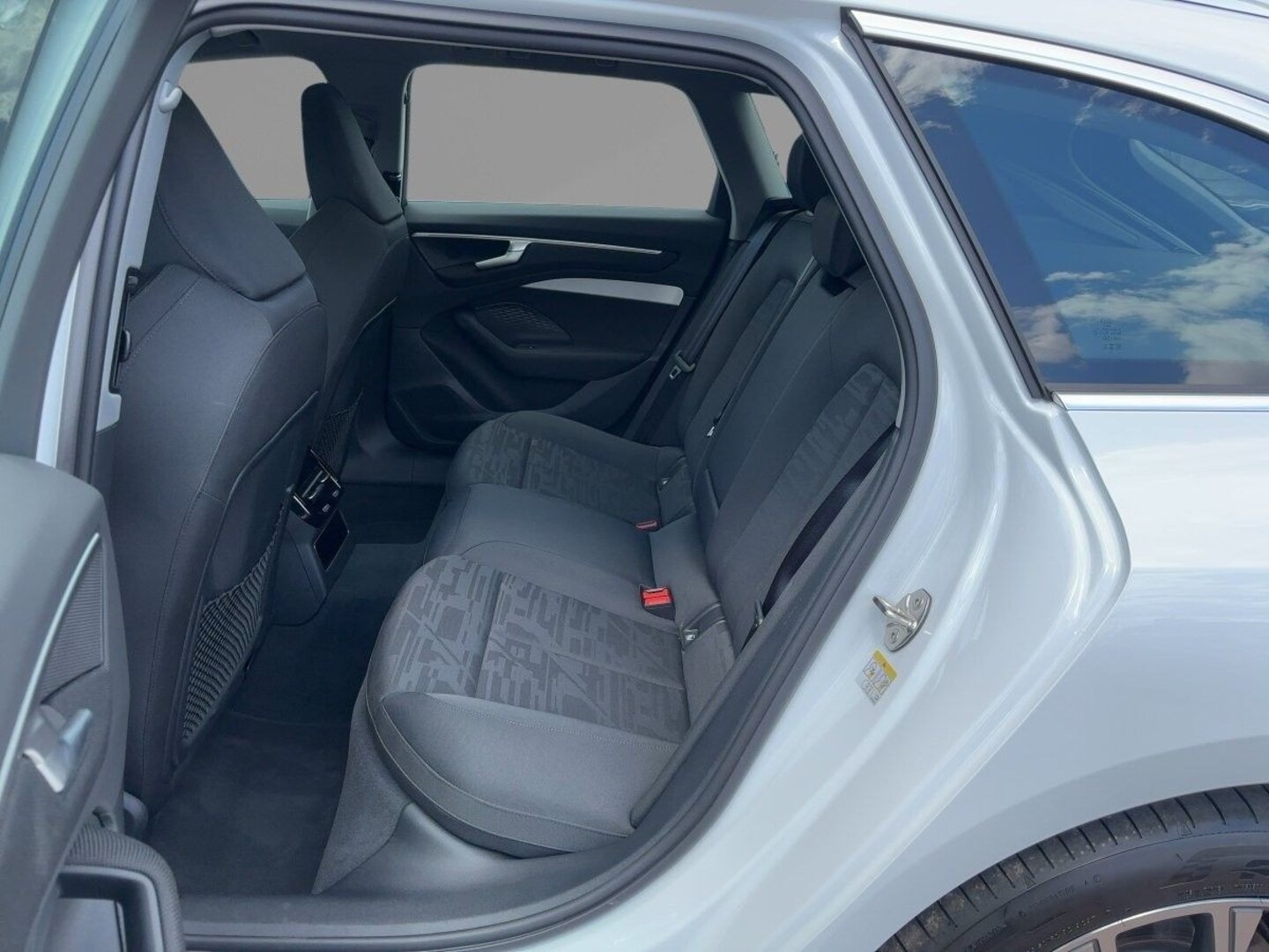 Bild über Audi A6 Avant TDI quattro 150 kW S tronic - für weitere Informationen kontaktieren Sie den Audi Partner