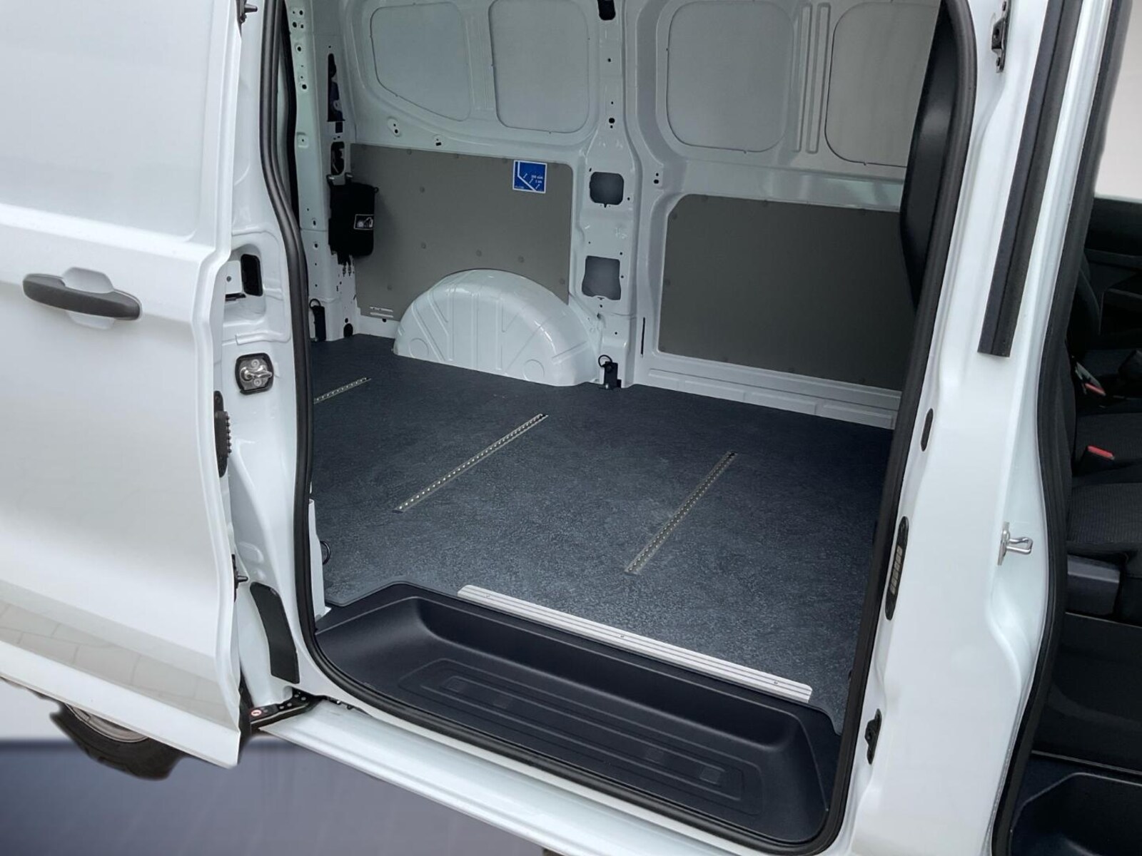Volkswagen Transporter Kasten kurzer Radstand – Bild 10
