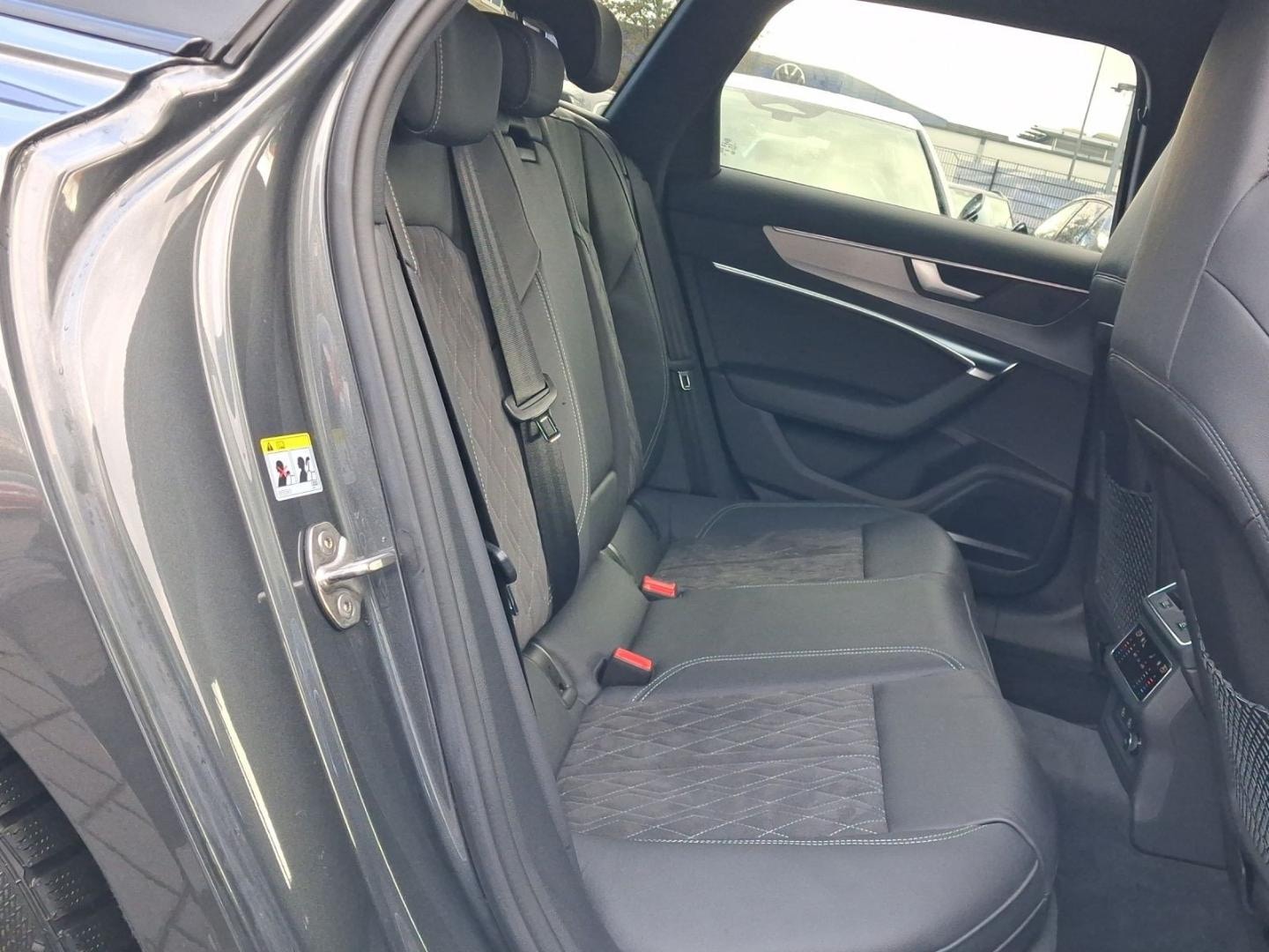 Bild über Audi S6 Avant TDI quattro tiptronic - für weitere Informationen kontaktieren Sie den Audi Partner