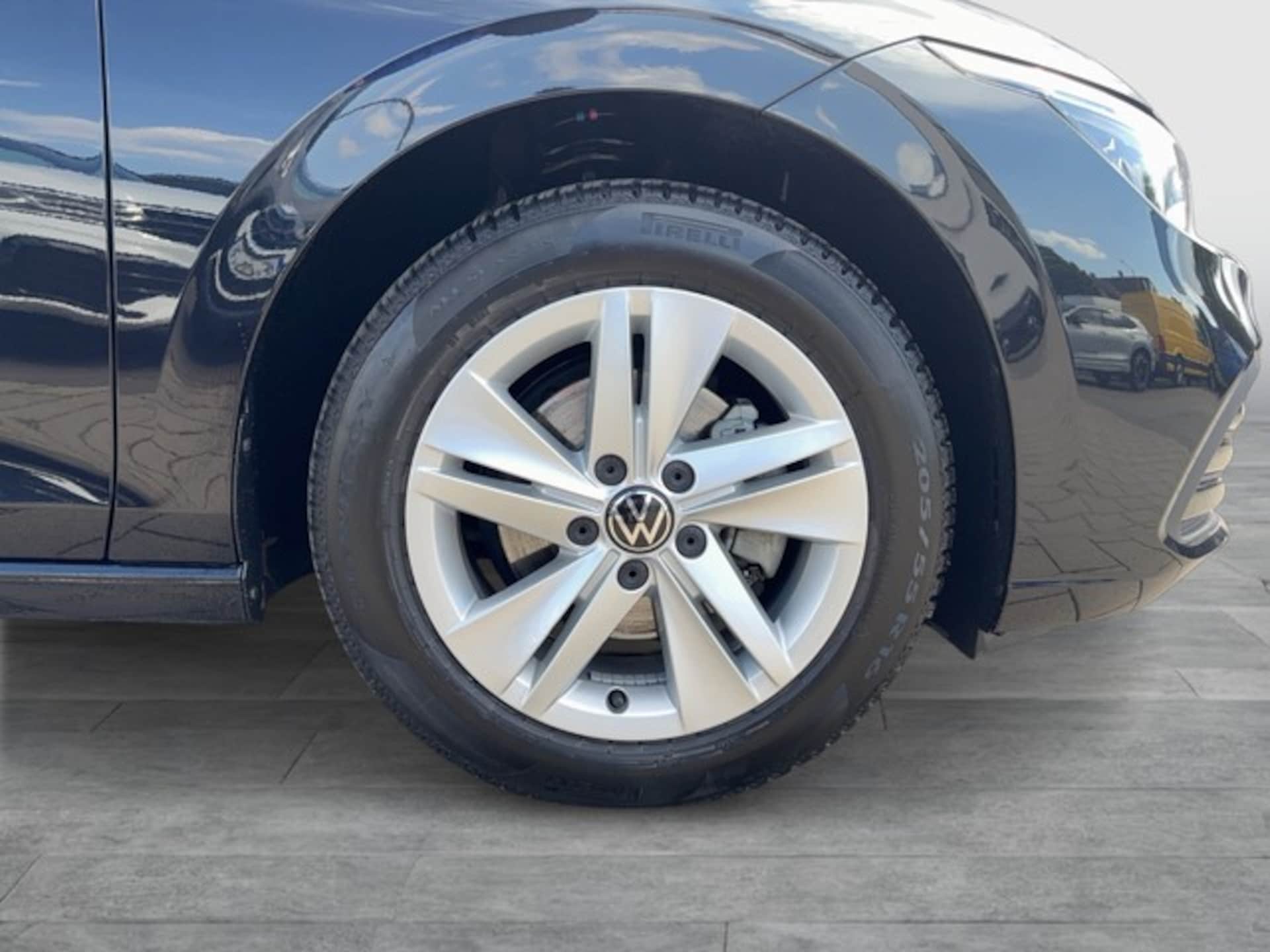 Volkswagen Golf Life