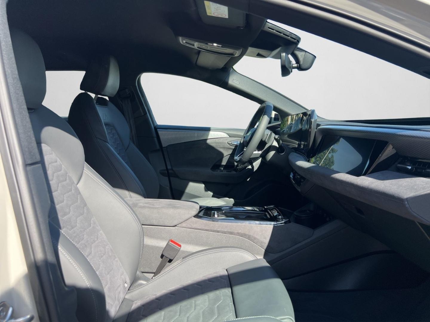 Bild über Audi A6 Avant e-tron e-tron performance - für weitere Informationen kontaktieren Sie den Audi Partner