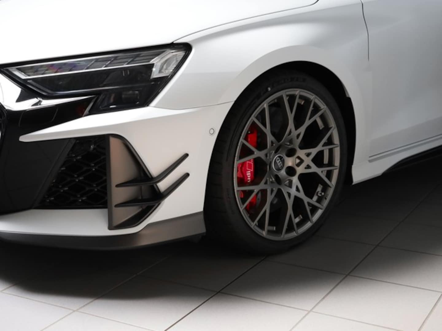 Bild über Audi RS 3 Limousine TFSI quattro 294 kW S tronic - für weitere Informationen kontaktieren Sie den Audi Partner
