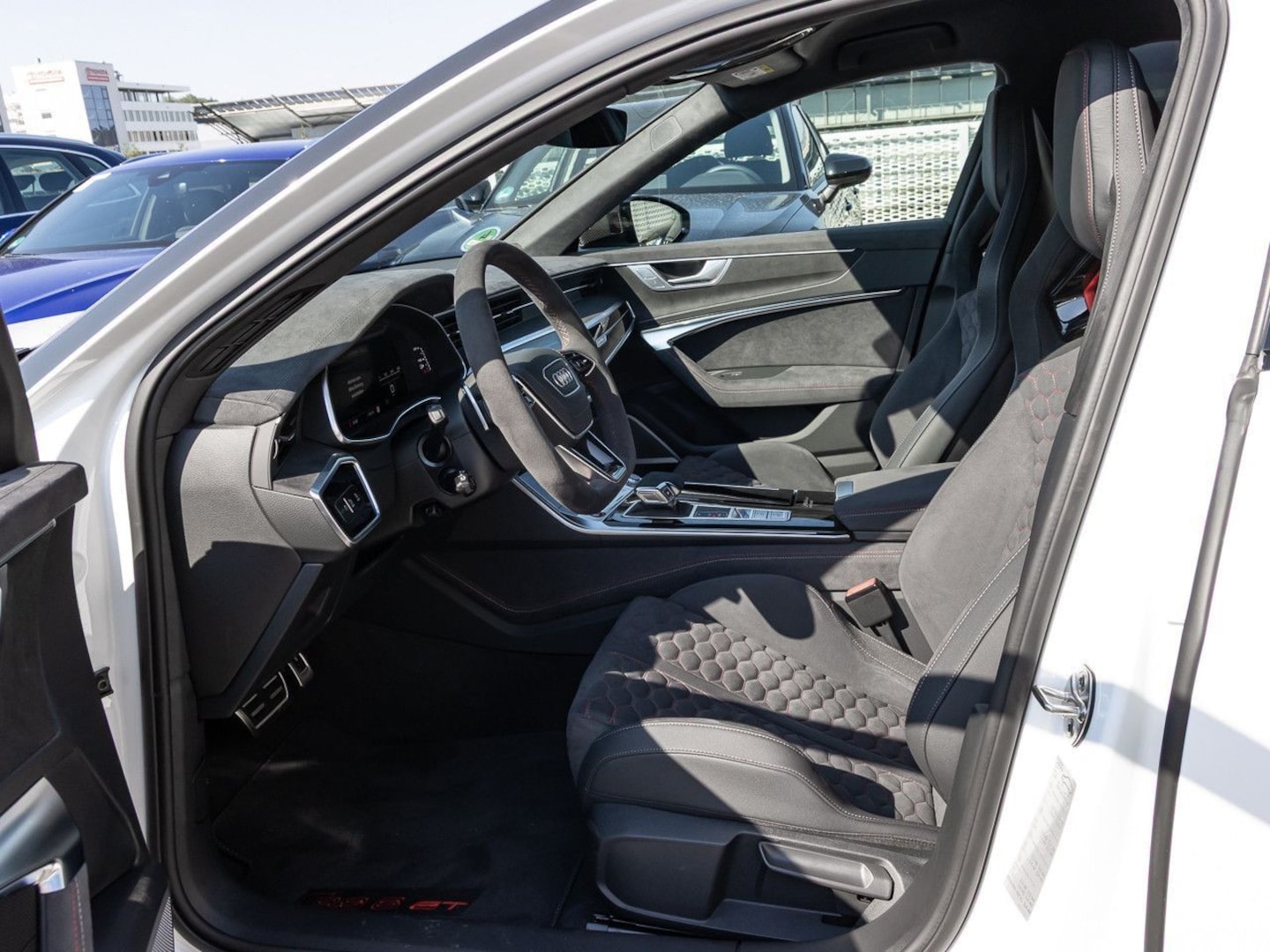 Bild über Audi RS 6 Avant performance quattro tiptronic - für weitere Informationen kontaktieren Sie den Audi Partner