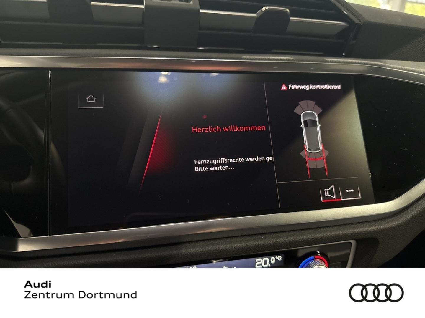 Bild über Audi Q3 TFSI quattro 180 kW S tronic - für weitere Informationen kontaktieren Sie den Audi Partner