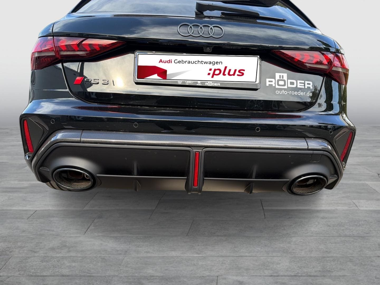 Bild über Audi RS 3 Sportback TFSI quattro S tronic - für weitere Informationen kontaktieren Sie den Audi Partner