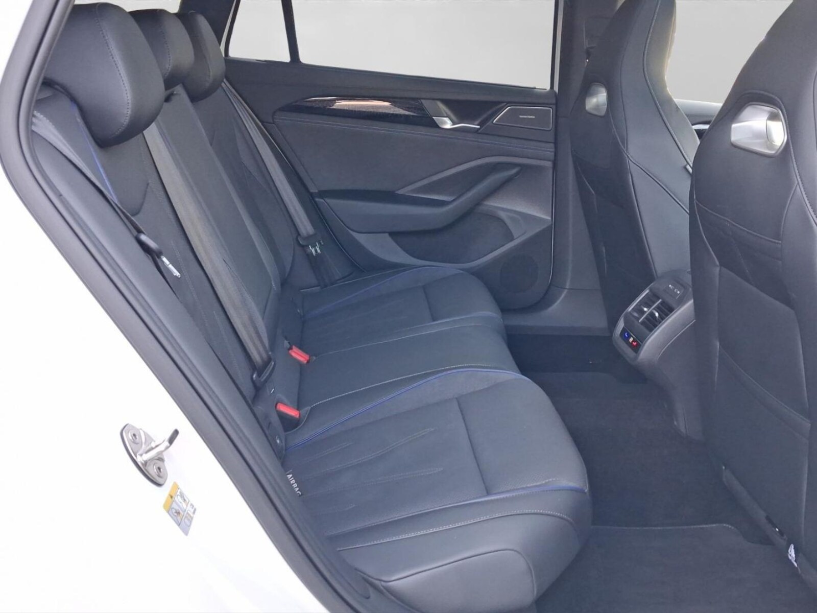 Volkswagen Passat – Bild 14