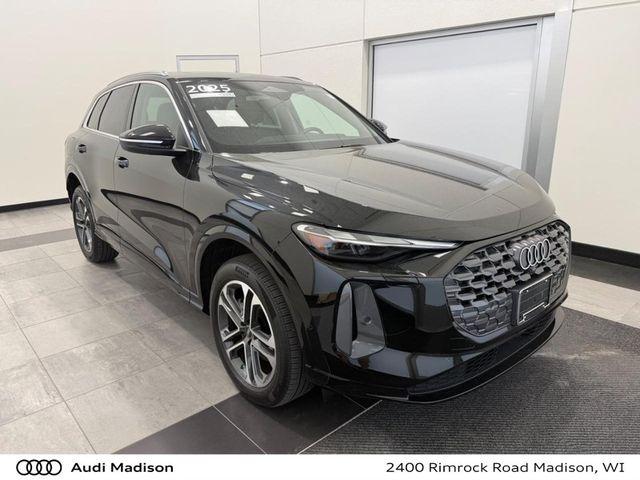 2025 Audi Q5 40 Premium's photo