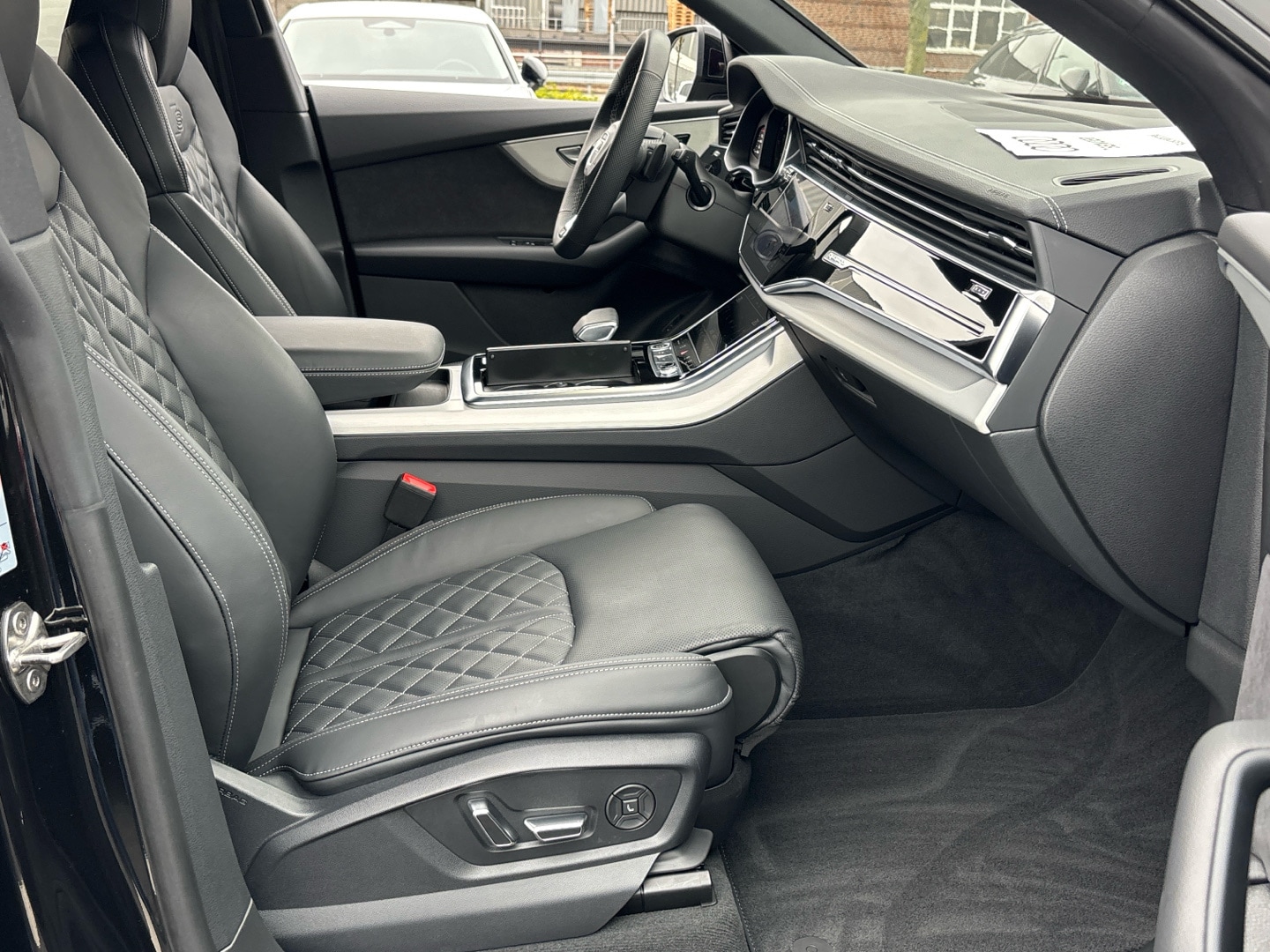 Bild über Audi Q8 SUV 50 TDI quattro tiptronic - für weitere Informationen kontaktieren Sie den Audi Partner