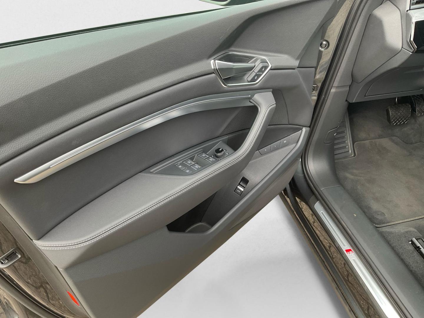 Image about Audi Q8 Sportback e-tron S line 55 e-tron quattro