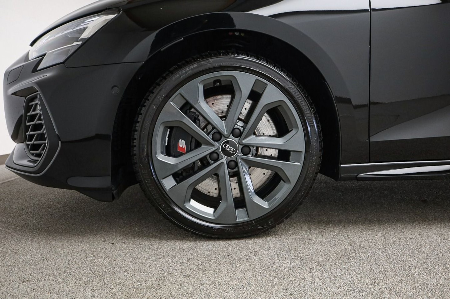Bild über Audi S3 Sportback TFSI quattro S tronic - für weitere Informationen kontaktieren Sie den Audi Partner
