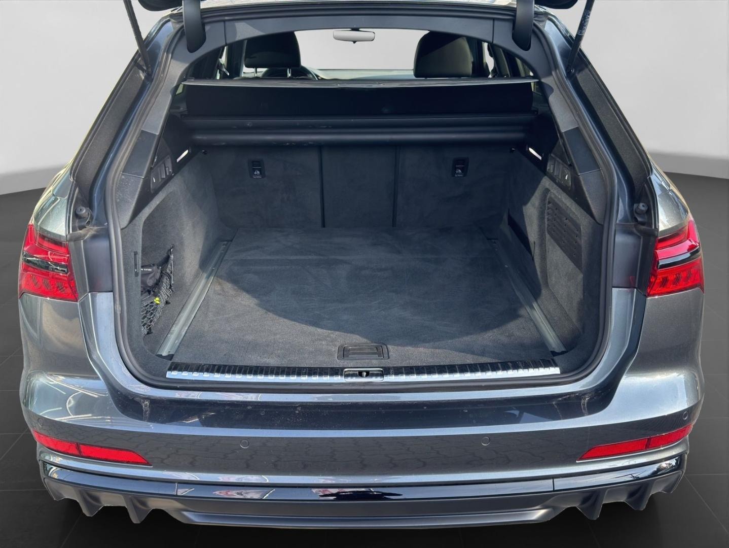 Bild über Audi S6 Avant S6 Avant TDI 253(344) kW(PS) tiptronic - für weitere Informationen kontaktieren Sie den Audi Partner