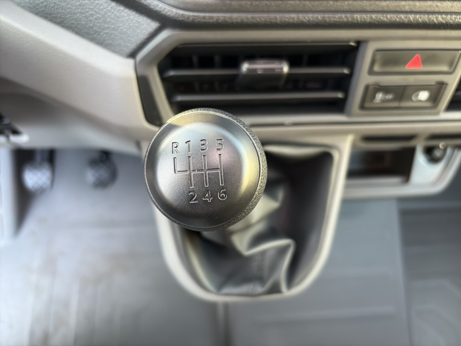 Volkswagen Crafter Kasten mittlerer Radstand – Bild 14