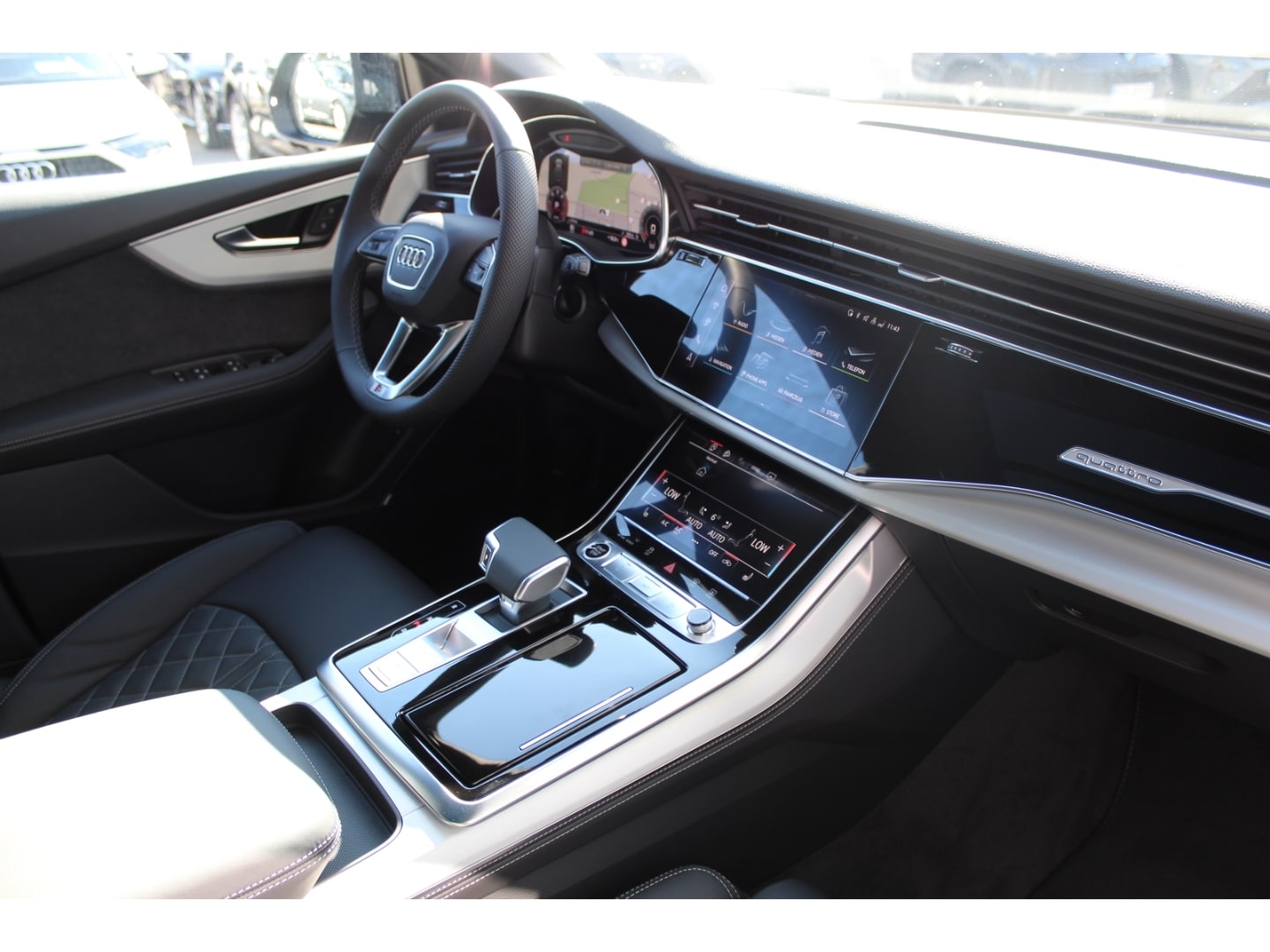 Bild über Audi Q8 SUV S line business TDI quattro 210 kW tiptronic - für weitere Informationen kontaktieren Sie den Audi Partner