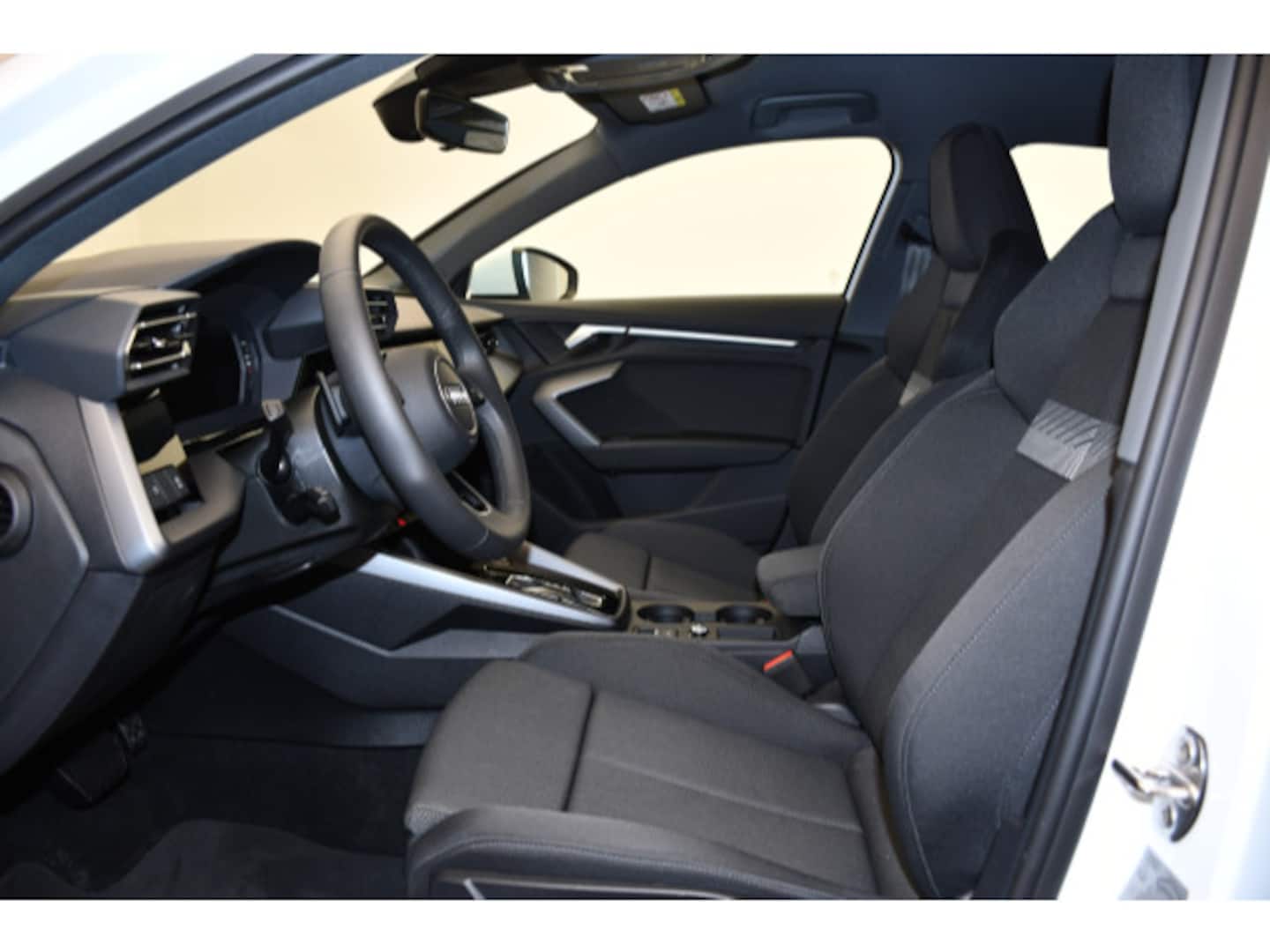 Bild über Audi A3 Sportback 35 TFSI S tronic - für weitere Informationen kontaktieren Sie den Audi Partner