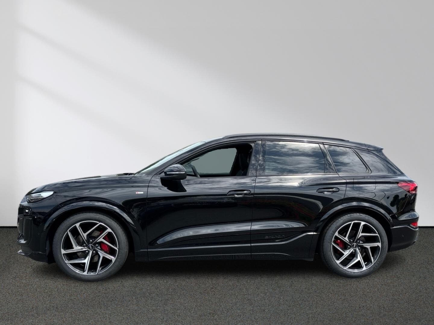 Bild über Audi Q6 SUV e-tron e-tron performance - für weitere Informationen kontaktieren Sie den Audi Partner