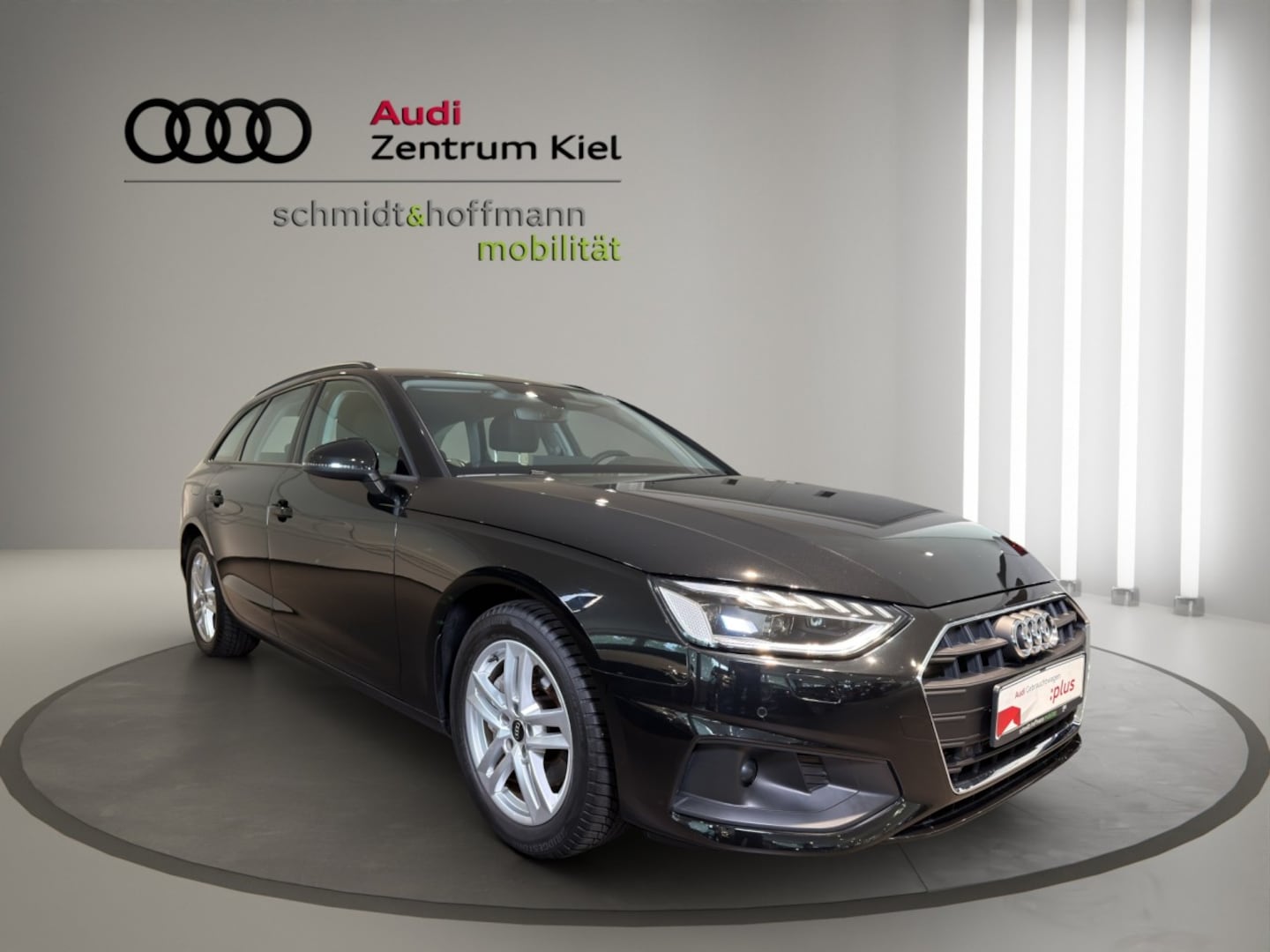 Bild über Audi A4 Avant 40 TFSI S tronic - für weitere Informationen kontaktieren Sie den Audi Partner